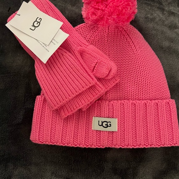 UGG Hot Pink Knit Pom Beanie with Matching Mittens, NWT. - Picture 2 of 16